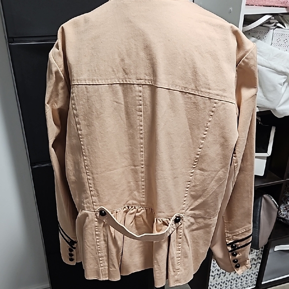 Chic Beige Military Style Jacket - Picture 3 of 7
